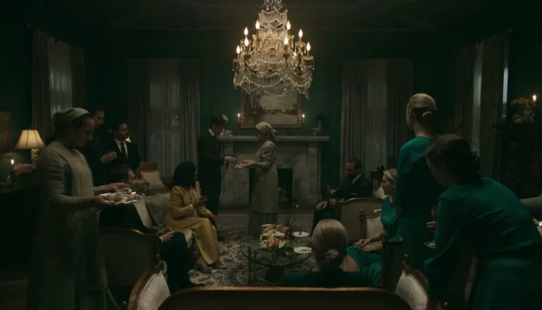 Момент из 6 серии 1 сезона