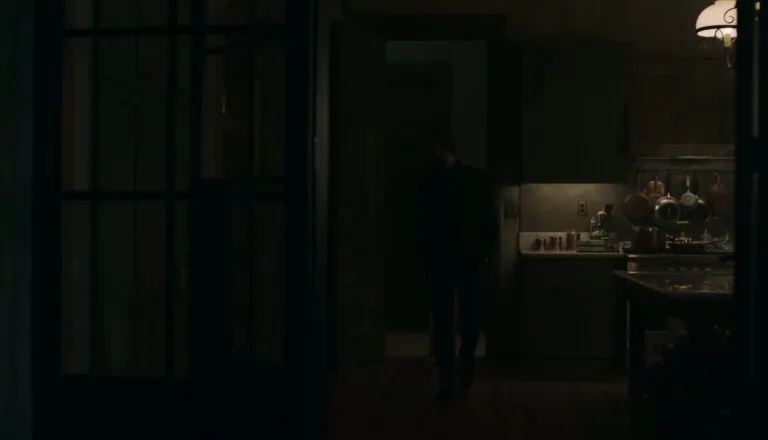 Момент из 8 серии 1 сезона